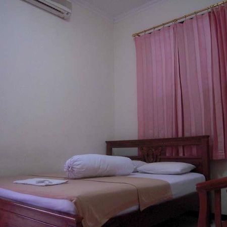 Hotel Paprica 1 Сурабая Екстериор снимка